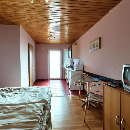 Apartmánový dom RED Hotel Podhájska Exterior foto