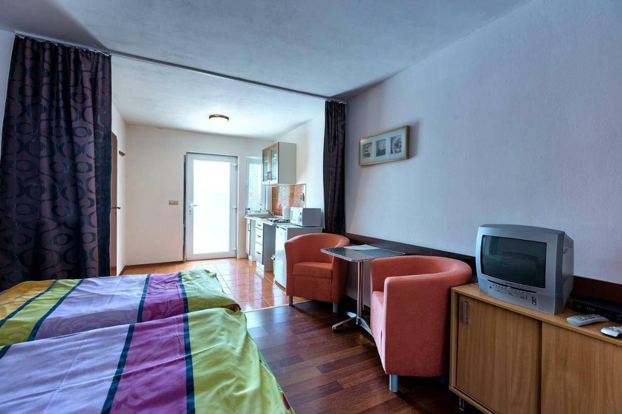 Apartmánový dom RED Hotel Podhájska Exterior foto