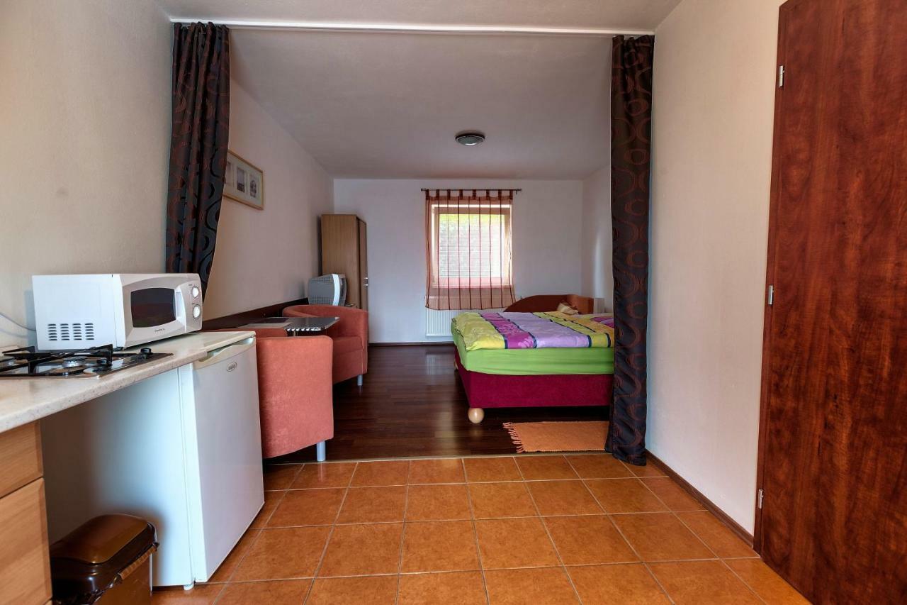 Apartmánový dom RED Hotel Podhájska Exterior foto