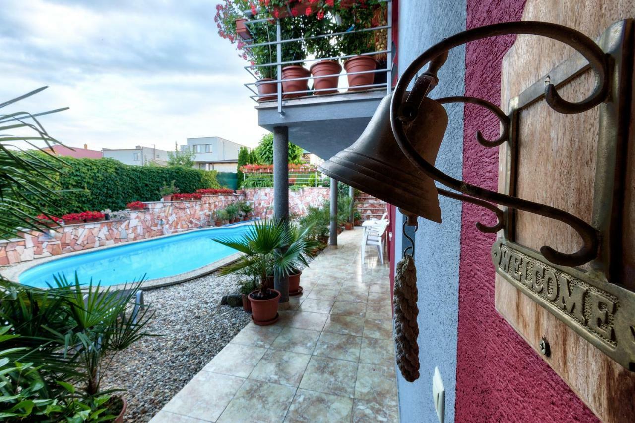Apartmánový dom RED Hotel Podhájska Exterior foto