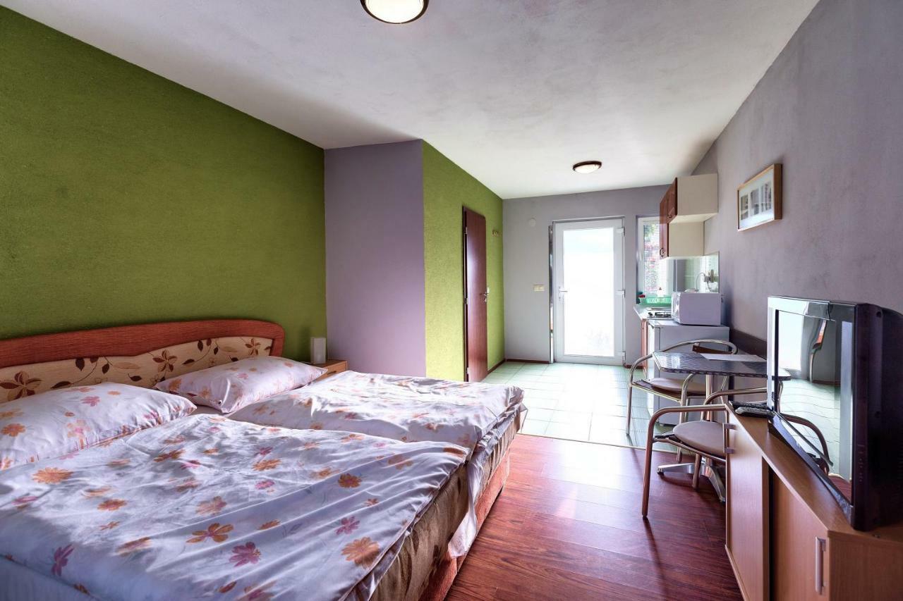 Apartmánový dom RED Hotel Podhájska Exterior foto