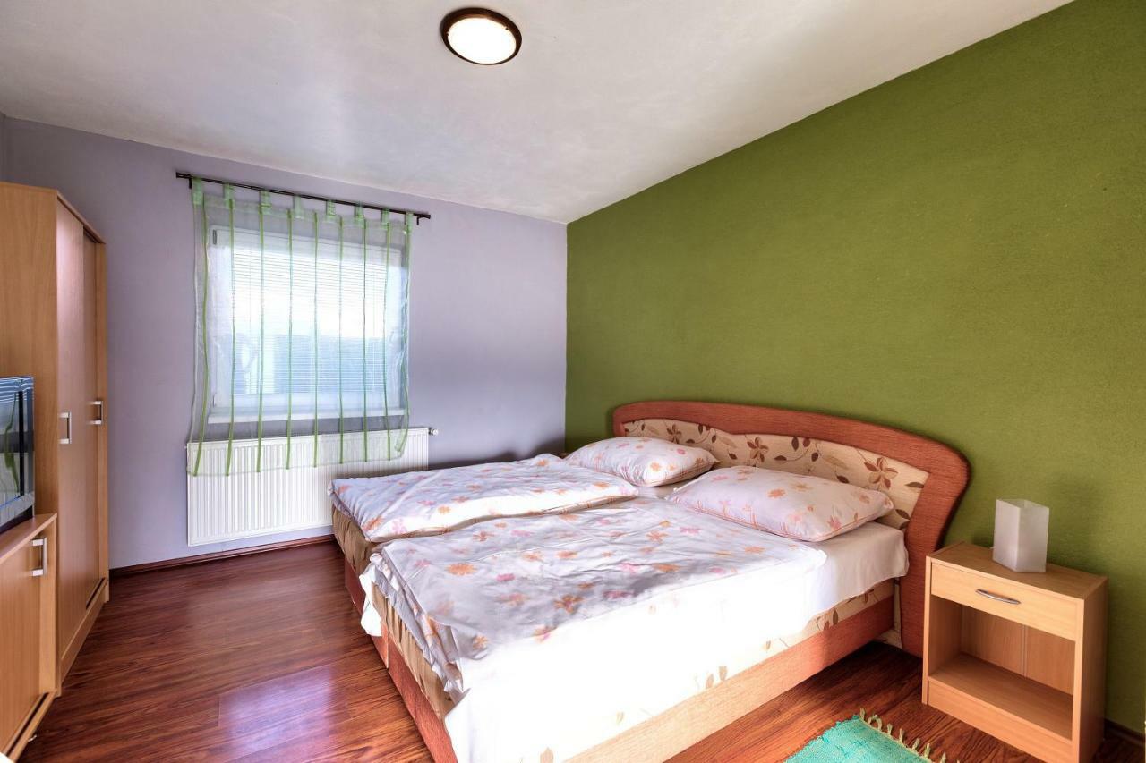 Apartmánový dom RED Hotel Podhájska Exterior foto