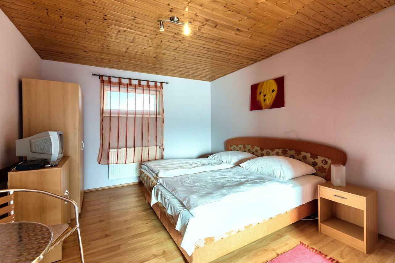 Apartmánový dom RED Hotel Podhájska Exterior foto