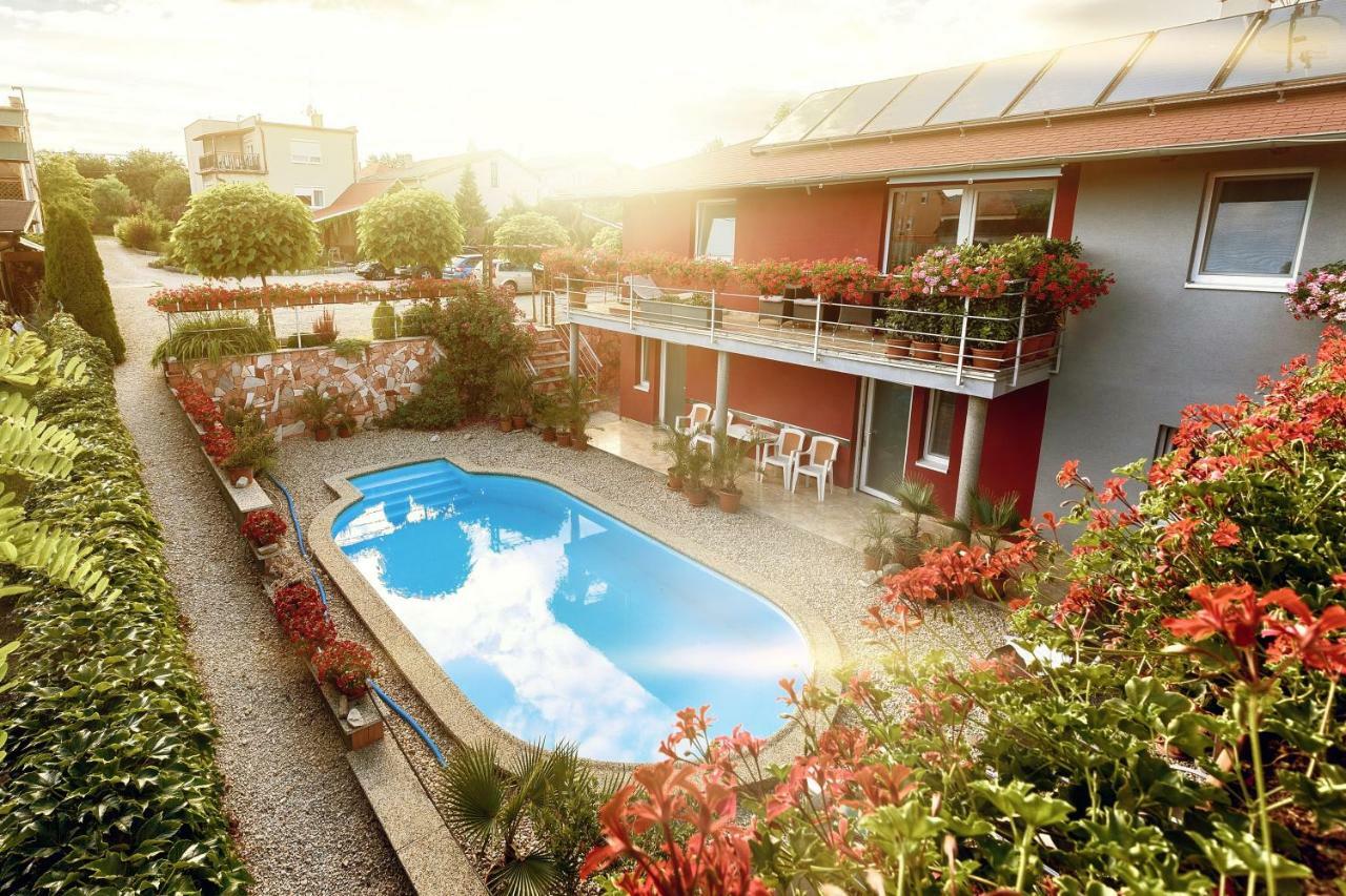 Apartmánový dom RED Hotel Podhájska Exterior foto