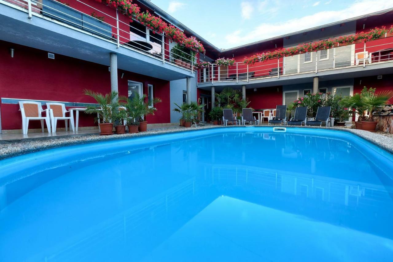 Apartmánový dom RED Hotel Podhájska Exterior foto