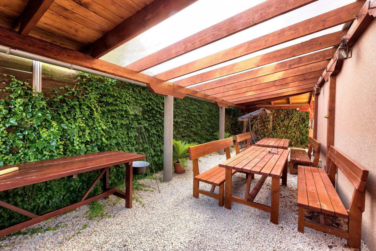 Apartmánový dom RED Hotel Podhájska Exterior foto