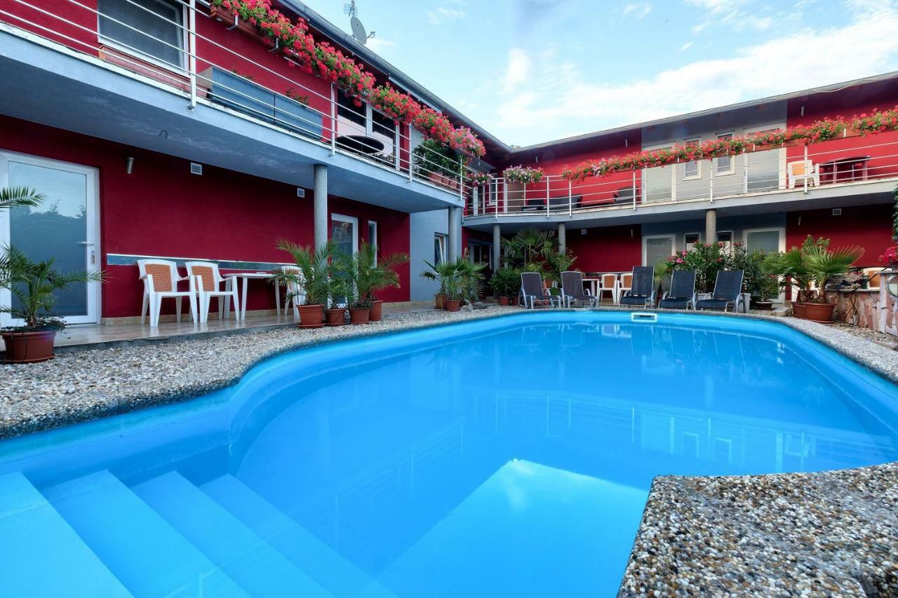 Apartmánový dom RED Hotel Podhájska Exterior foto
