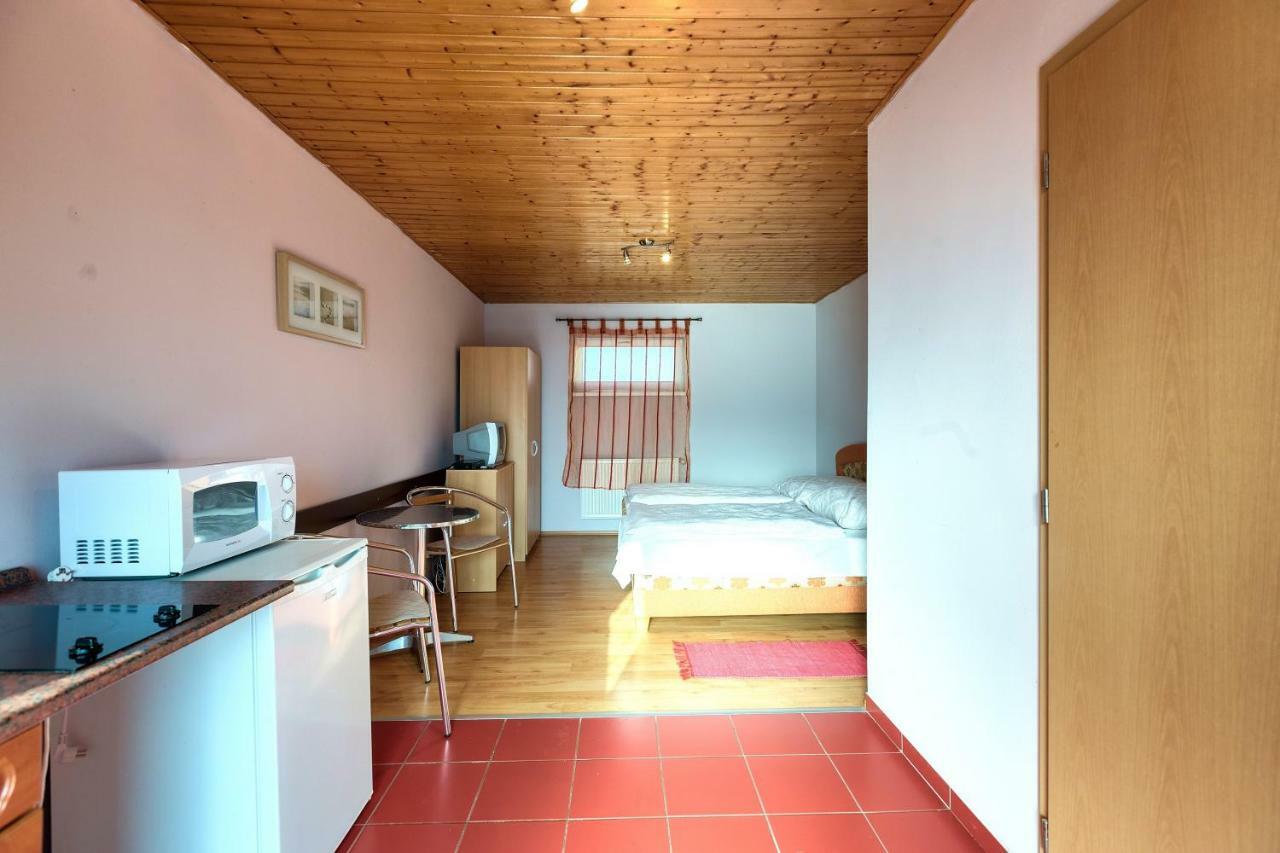 Apartmánový dom RED Hotel Podhájska Exterior foto