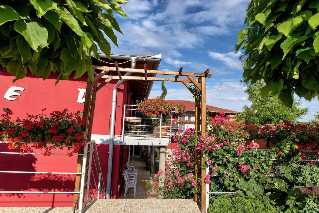 Apartmánový dom RED Hotel Podhájska Exterior foto