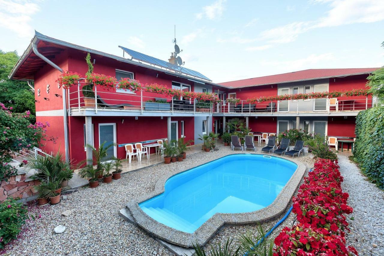 Apartmánový dom RED Hotel Podhájska Exterior foto