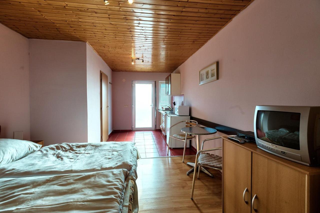 Apartmánový dom RED Hotel Podhájska Exterior foto